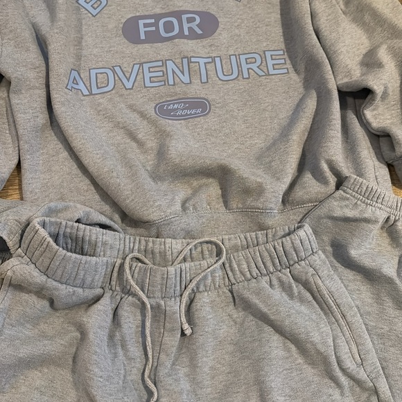 Matching Land Rover sweatsuit - Picture 6 of 6